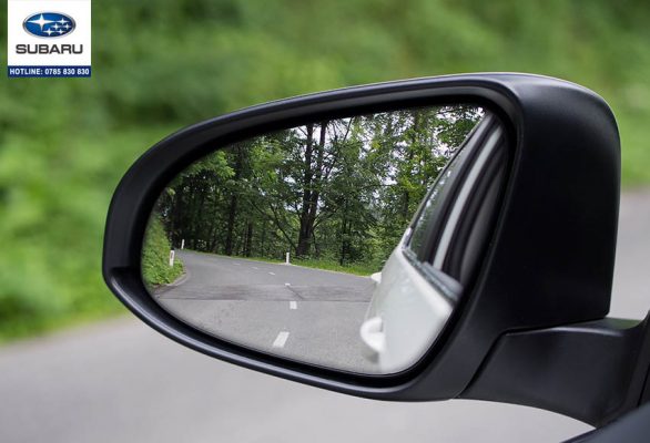 Gương chiếu hậu giúp người lái quan sát được khu vực hai bên hông xe và phía sau xe